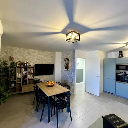 Superbe Neuf Avec Terrasse Et Parking Prive Apartament *